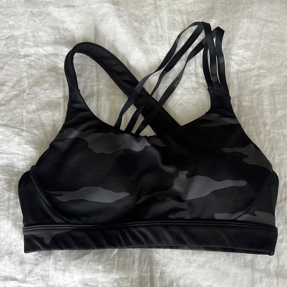 Athleta Sports Bra. Camo/Black Size M